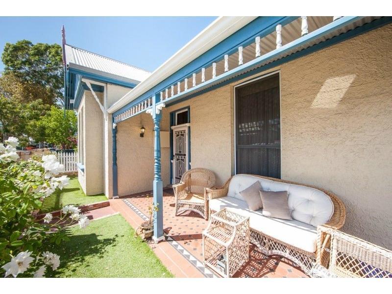 Character home, spacious backyard, minutes 2