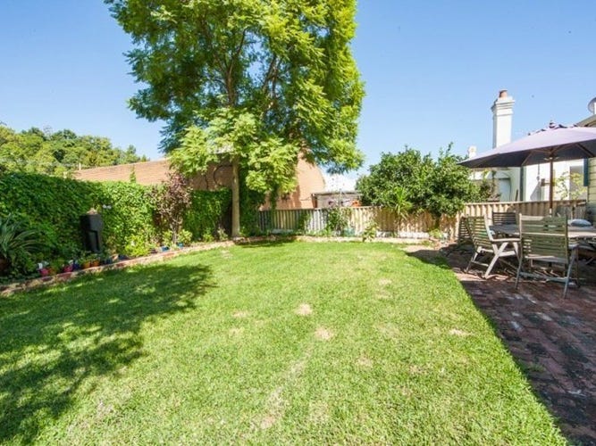 Character home, spacious backyard, minutes 12
