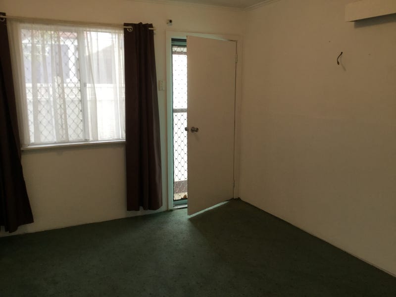 Small house very near to 4