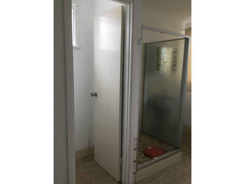 Small house very near to 7