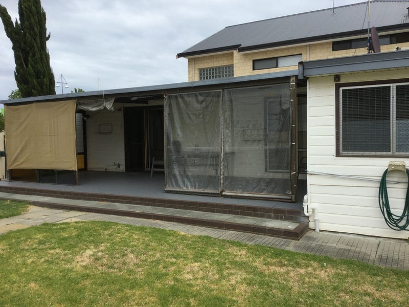 Small house very near to 9