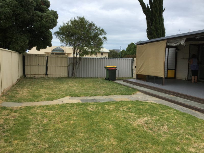 Small house very near to 10