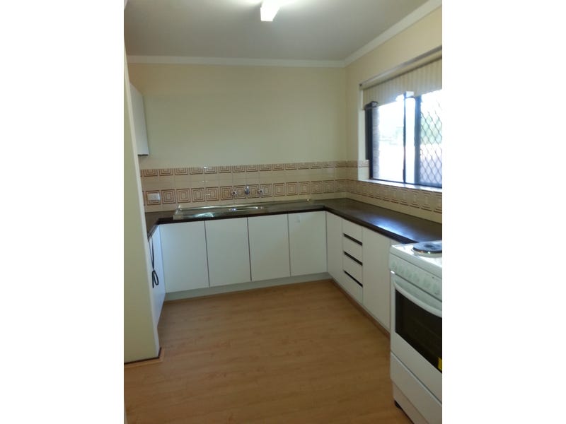 Great riverside location south of 3
