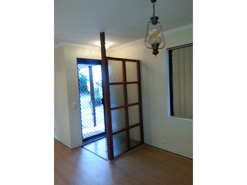 Great riverside location south of 4