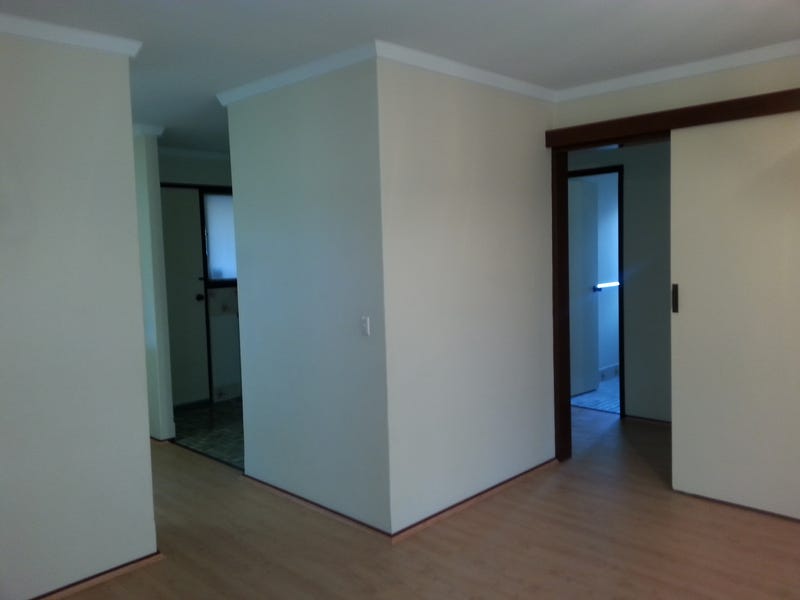 Great riverside location south of 5
