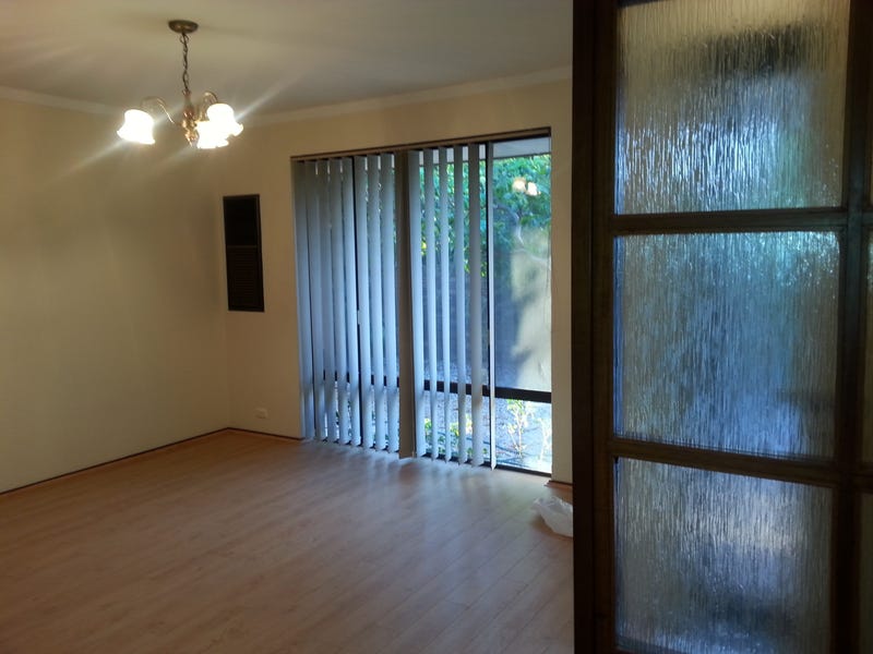 Great riverside location south of 6