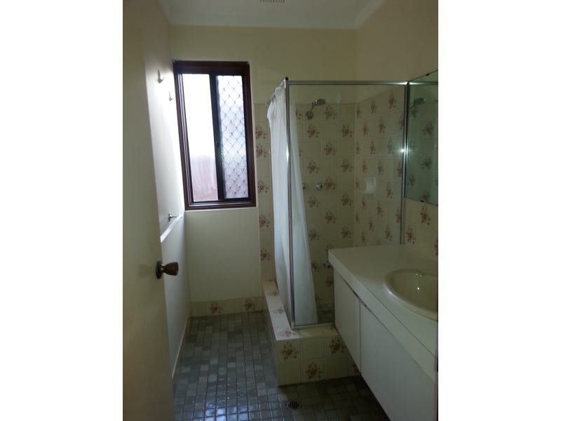 Great riverside location south of 7
