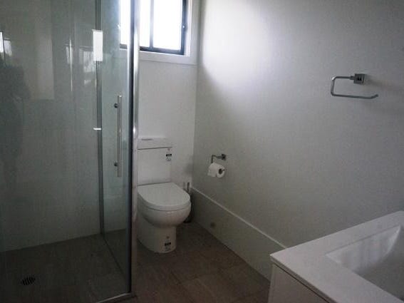Large Airconditioned room near University 4