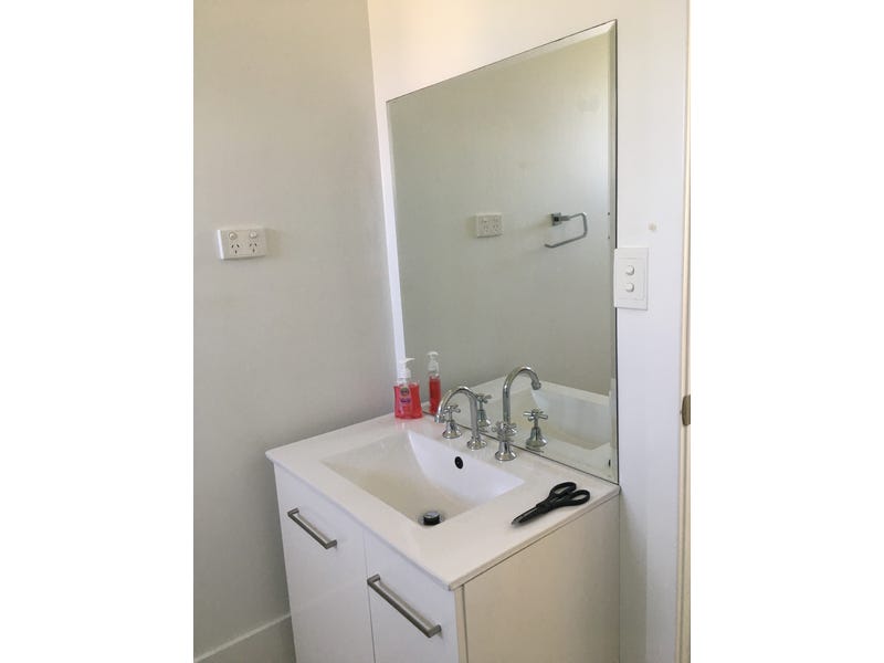 Large Airconditioned room near University 5