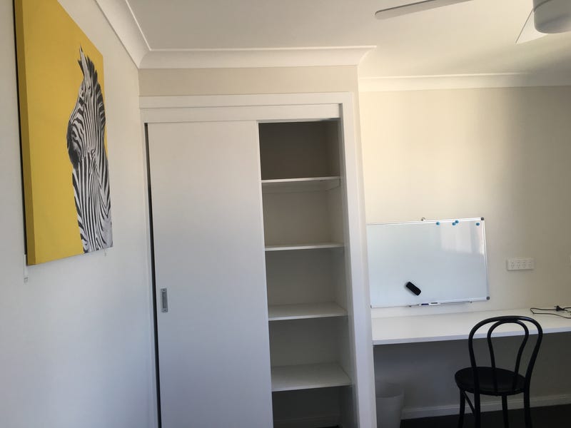 Large Airconditioned room near University 6