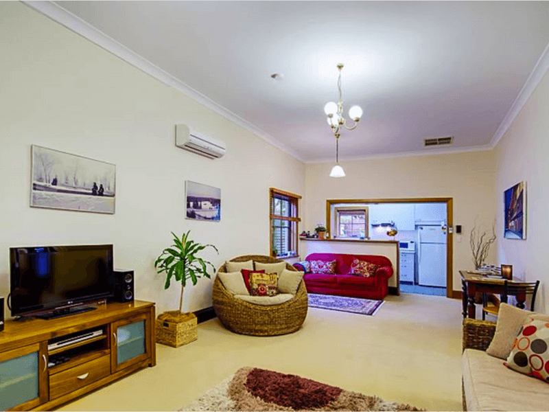 Bright and Spacious 2 Bedroom 3
