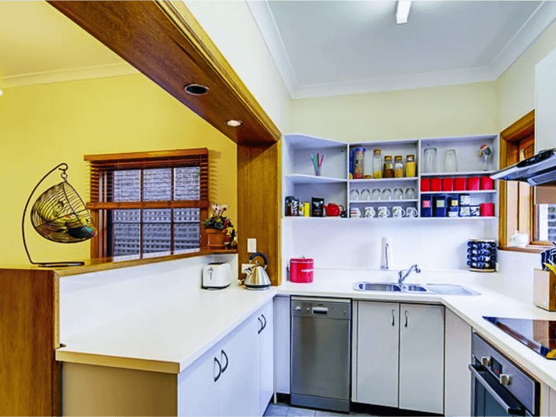 Bright and Spacious 2 Bedroom 4