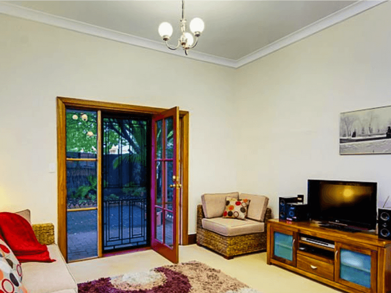 Bright and Spacious 2 Bedroom 6
