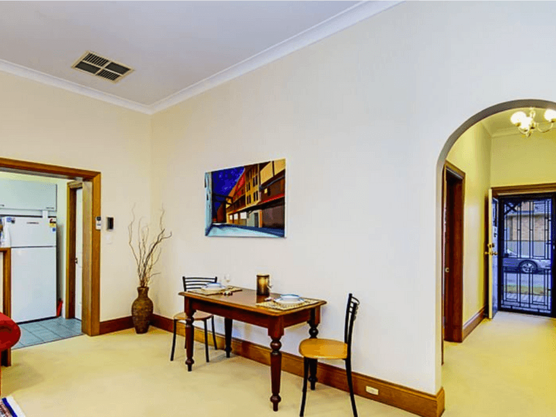 Bright and Spacious 2 Bedroom 7