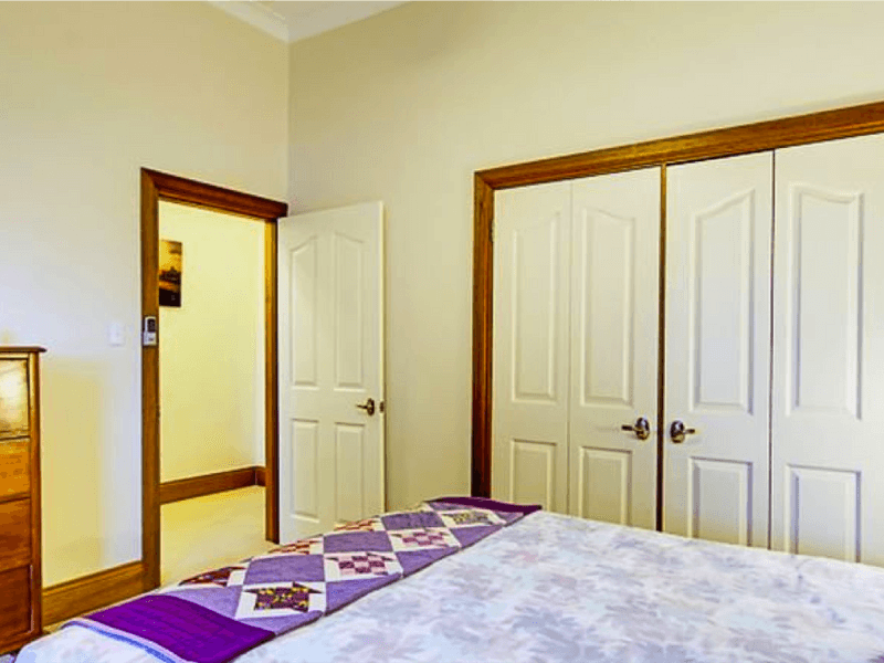 Bright and Spacious 2 Bedroom 9