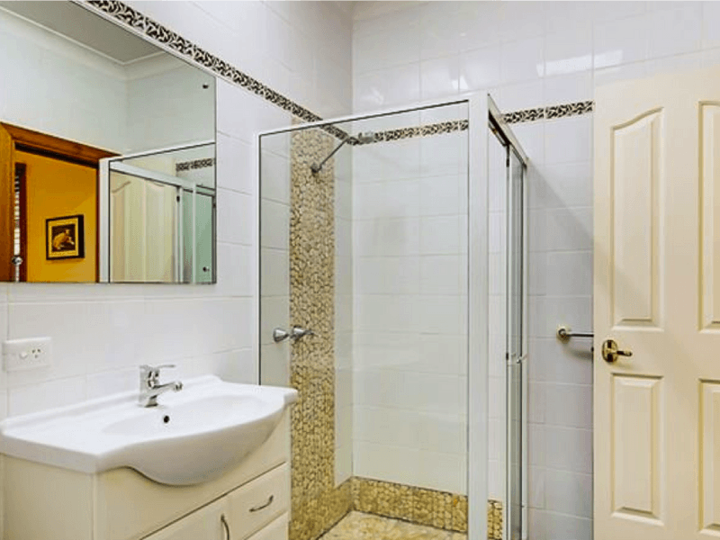 Bright and Spacious 2 Bedroom 10