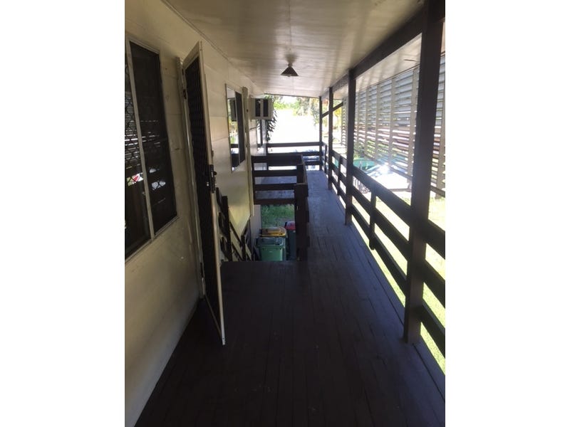 High Set Home With Golf 16