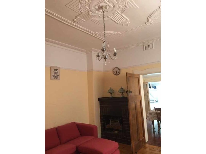 Huge 1brm Art Deco unit 3
