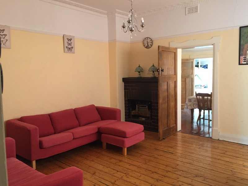 Huge 1brm Art Deco unit 6