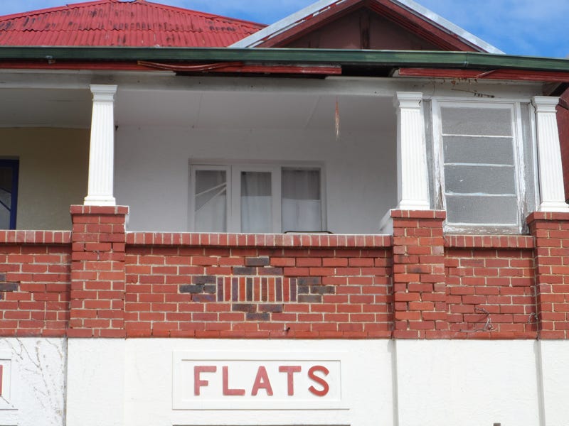 Huge 1brm Art Deco unit 9
