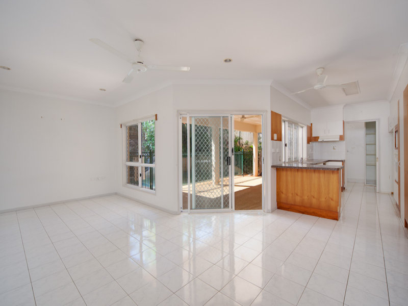 5brm Executive Home with Pool close to best schools