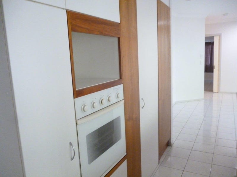 5brm Executive Home with Pool 5
