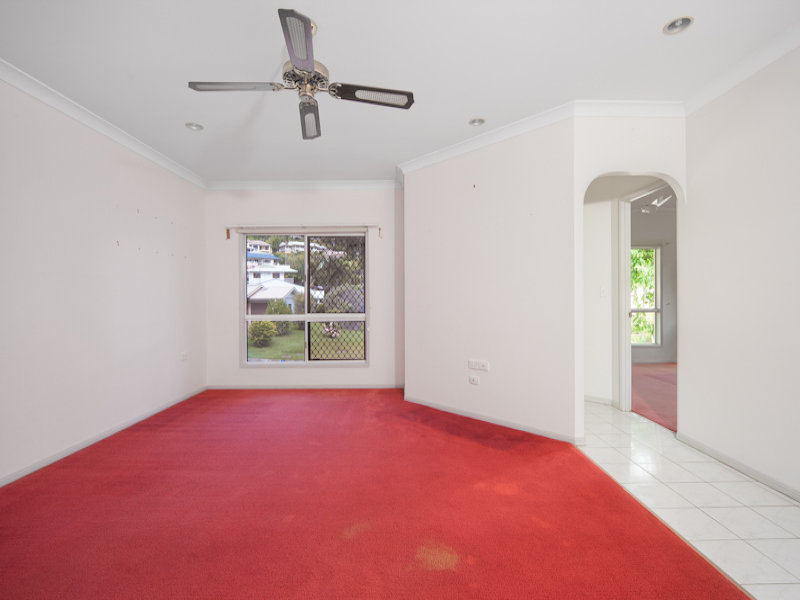 5brm Executive Home with Pool 8