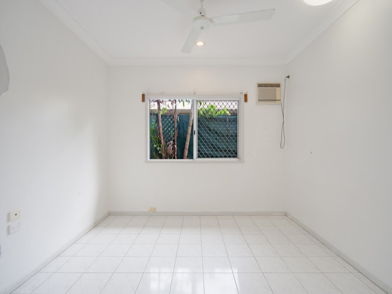 5brm Executive Home with Pool 13