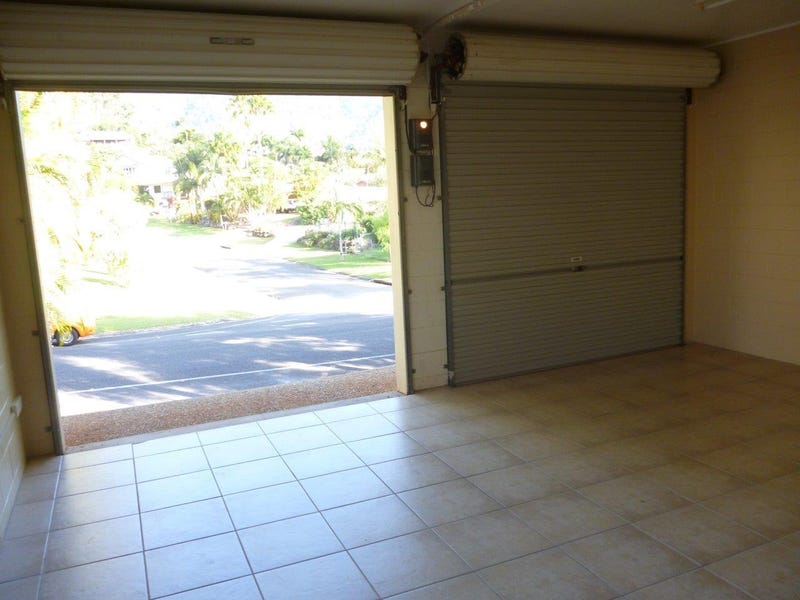 5brm Executive Home with Pool 16
