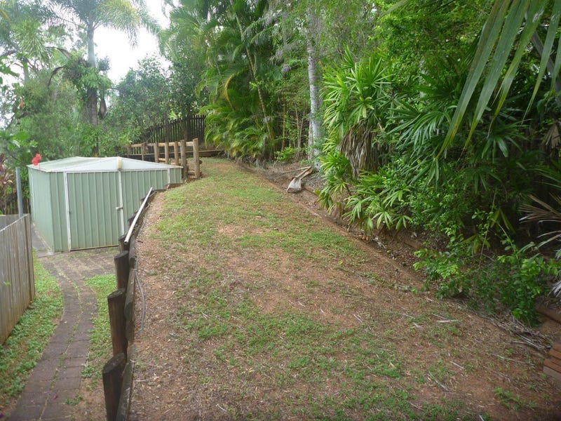 5brm Executive Home with Pool 22