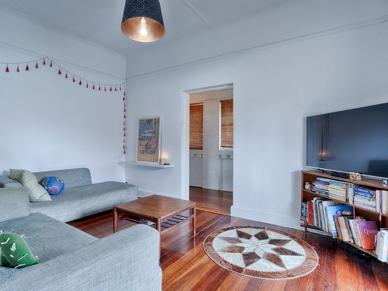 ART DECO APARTMENT IN COSMOPOLITAN NEW FARM