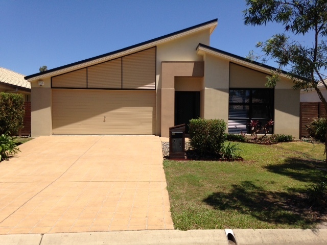 Modern spacious home in dress circle Creekwood Estate