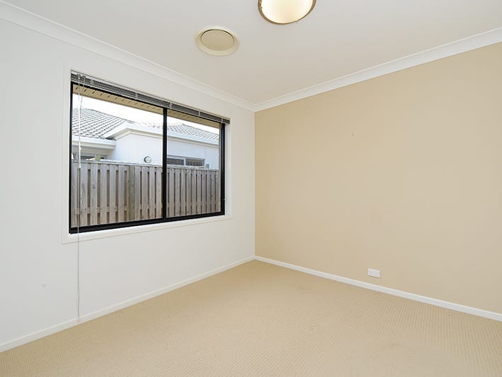 Modern spacious home in dress 8