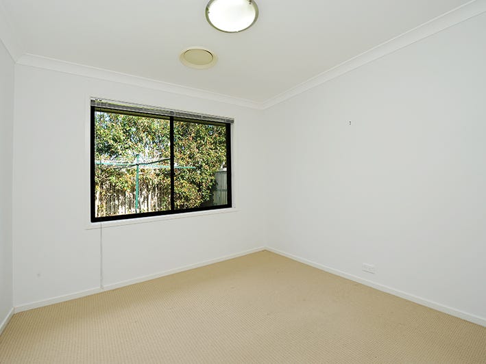 Modern spacious home in dress 9