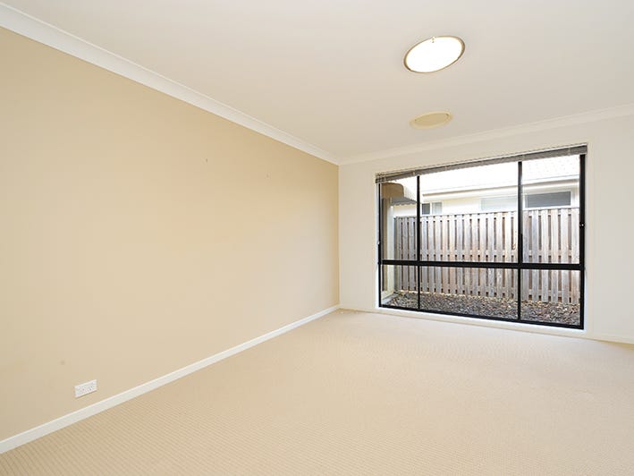 Modern spacious home in dress 12