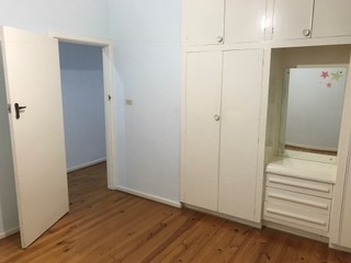 Three bedroom single story house 7