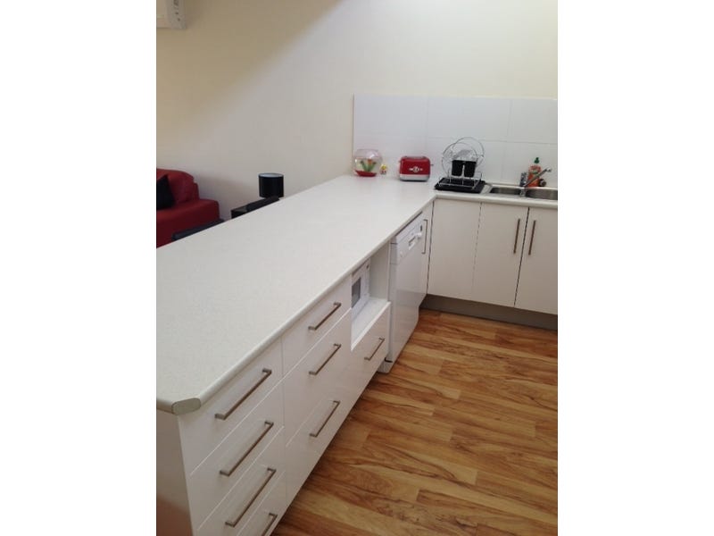 Fully Renovated 2Bedx1bathx2car Villa 4