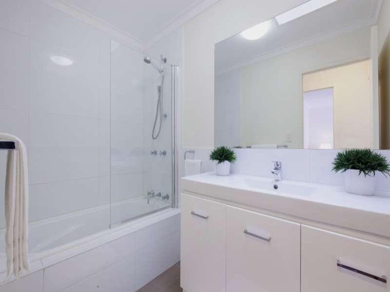 Fully Renovated 2Bedx1bathx2car Villa 6