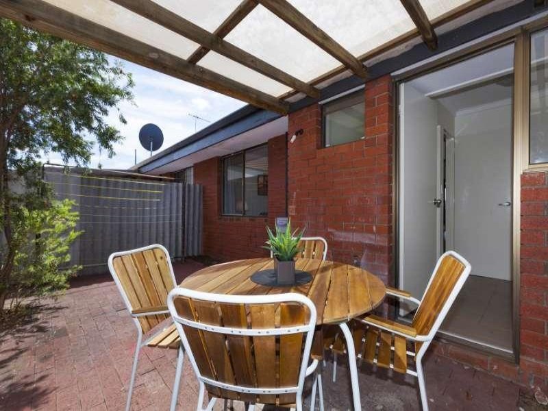 Fully Renovated 2Bedx1bathx2car Villa 8