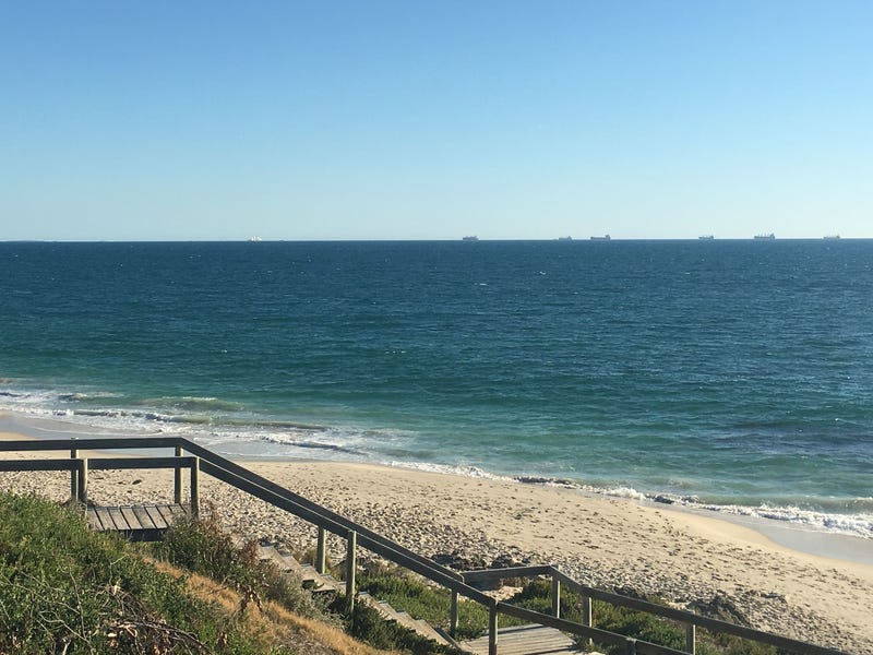 STUDIO APARTMENT OPPOSITE COTTESLOE BEACH 8