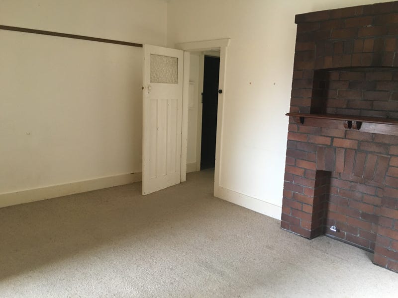 Large Centrally Located Flat – 5