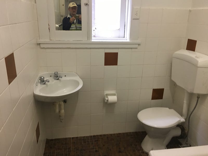Large Centrally Located Flat – 6