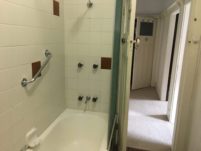 Large Centrally Located Flat – 7