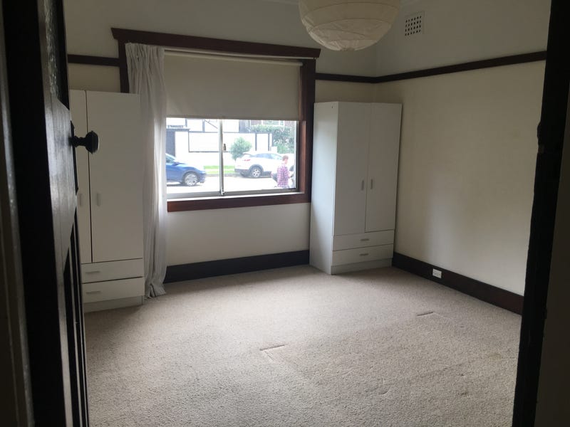 Large Centrally Located Flat – 8