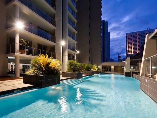 RIVER FRONTAGE ** HUGE EXECUTIVE 2