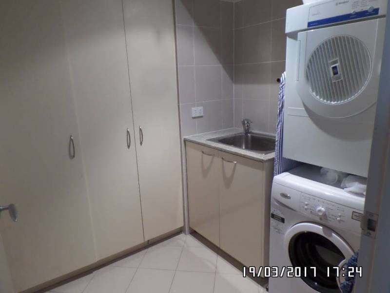RIVER FRONTAGE ** HUGE EXECUTIVE 8