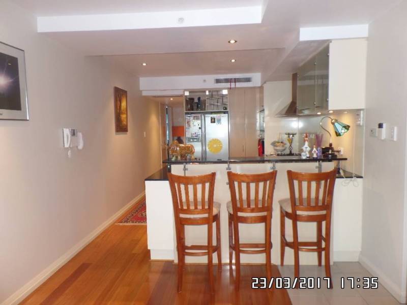 RIVER FRONTAGE ** HUGE EXECUTIVE 10
