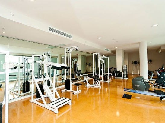 RIVER FRONTAGE ** HUGE EXECUTIVE 12