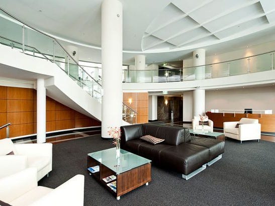 RIVER FRONTAGE ** HUGE EXECUTIVE 13