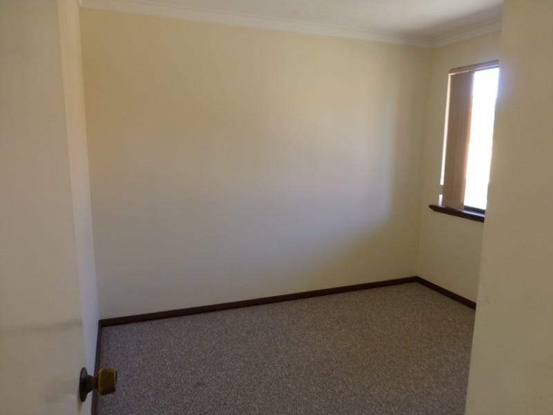 Lge 3BRM Close To shops 8